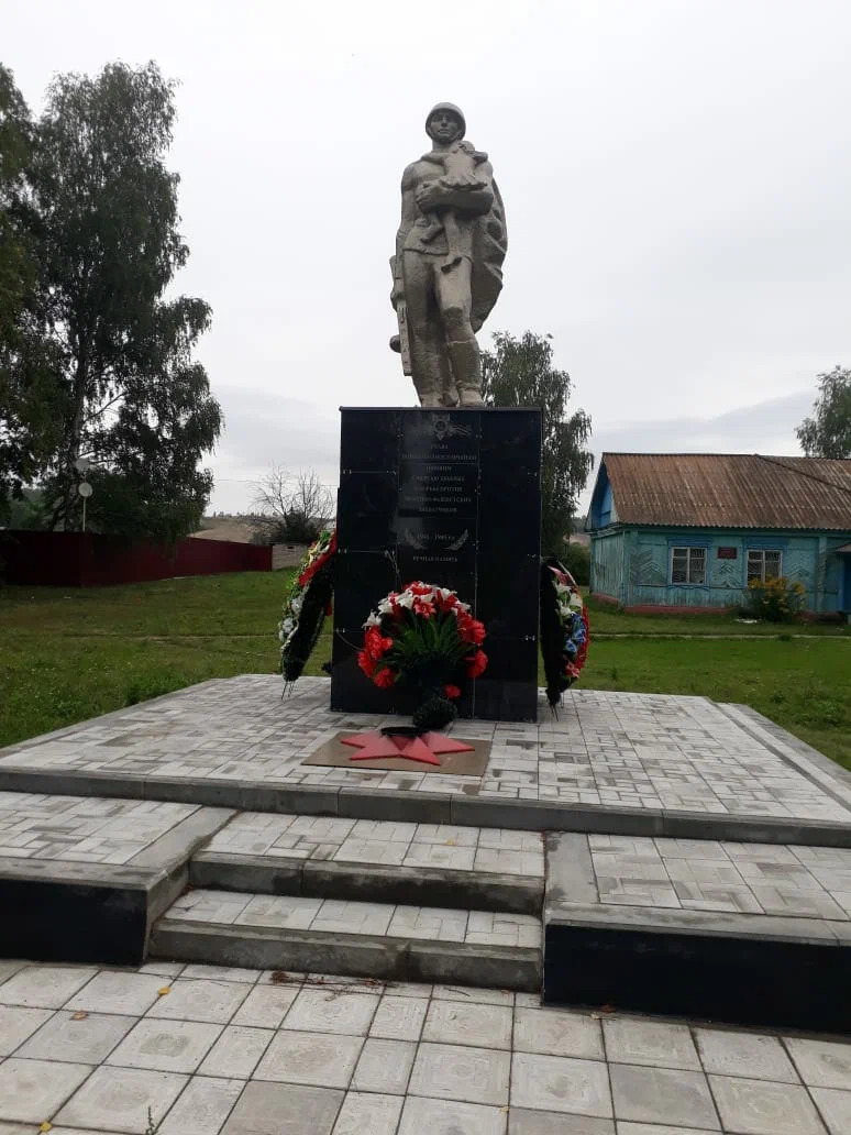 В Чамзинском районе Мордовии ремонтируют дорогу к памятнику Великой Отечественной войны
